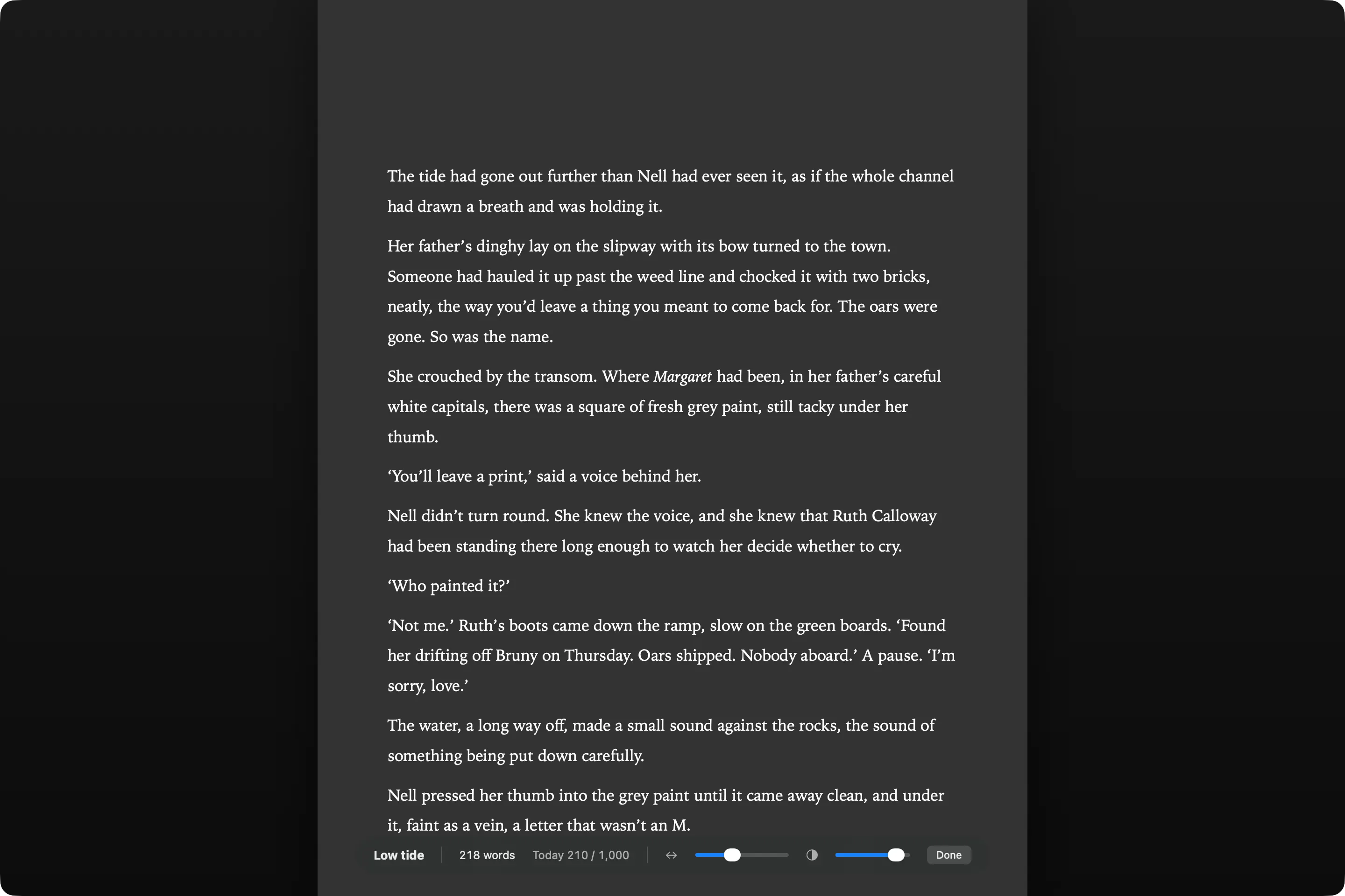 Wryte’s Focus Mode: a single page of the scene ‘Low tide’ in light text on a dark background, with nothing else on screen.